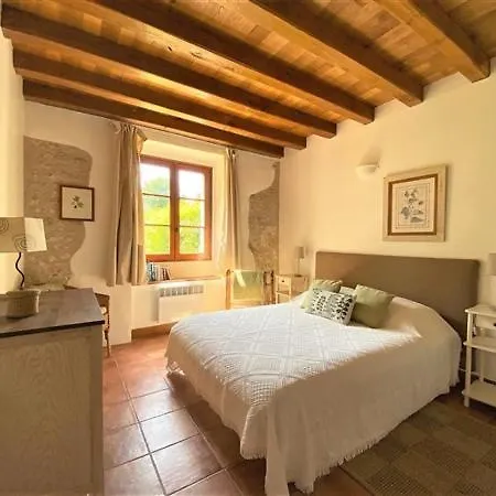 Les Glycines カントリーハウス